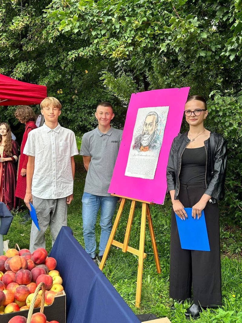 mt_gallery: Piknik z książką