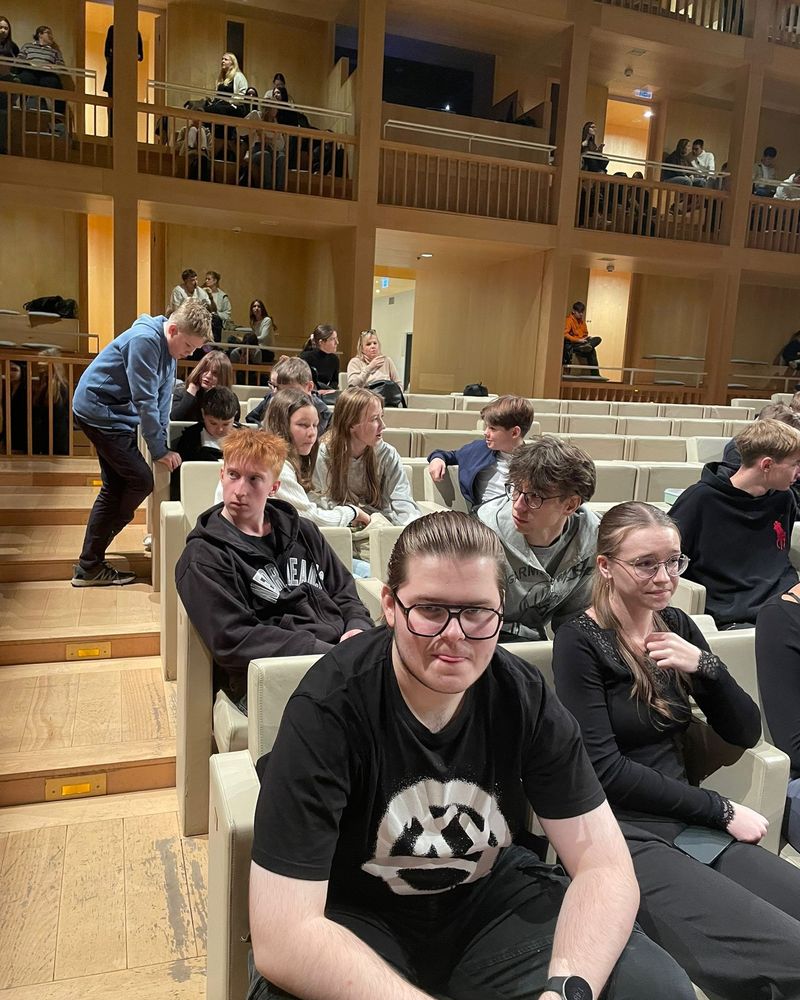 mt_gallery: Spektakl „Wszystkie dzieła Szekspira w nieco skróconej wersji"